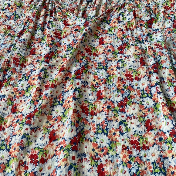 🔴 Floral designed blouse, by Chaps, size Large - Picture 2 of 5